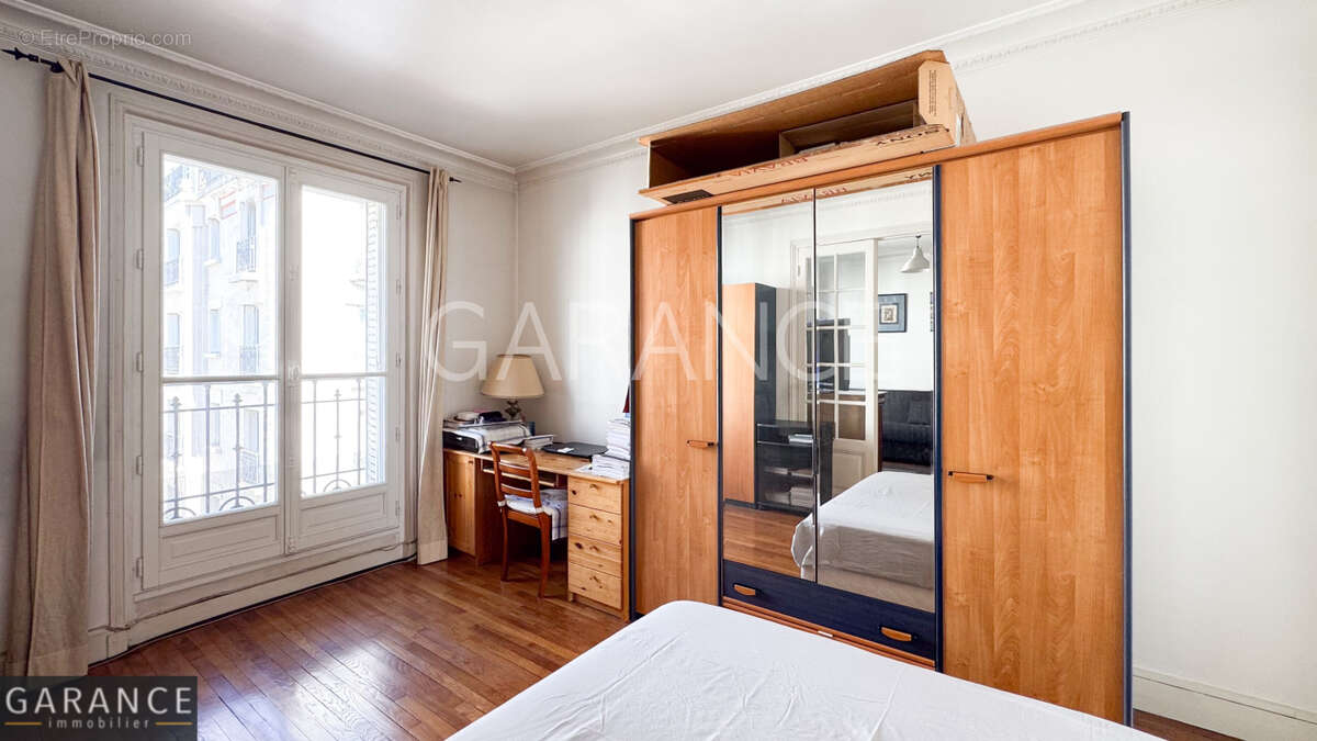 Appartement à PARIS-14E