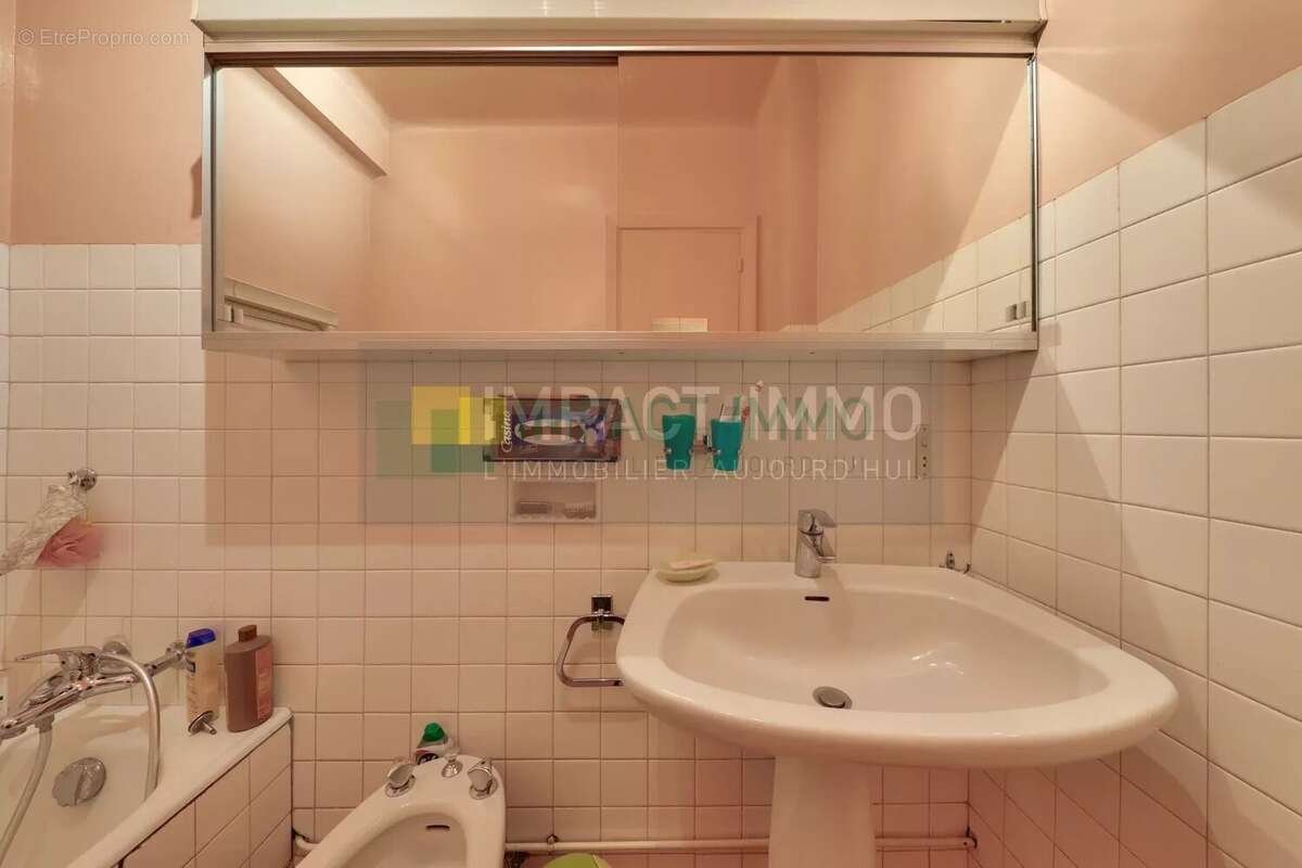 Appartement à COURBEVOIE