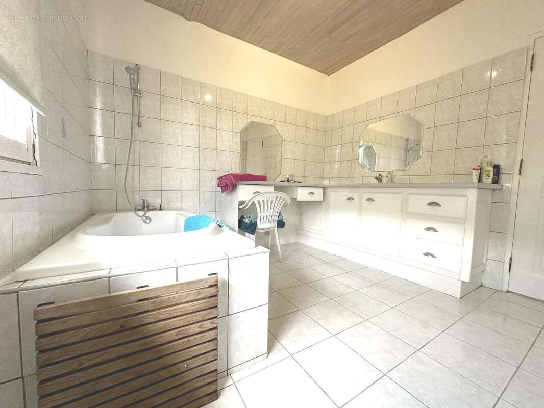 Maison à MONBAHUS
