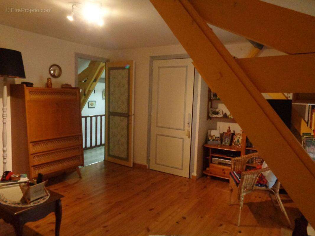 Saint Bonnet Laval(48), maison de 150 m2 habitables, 4 chambres + garage - photo 9