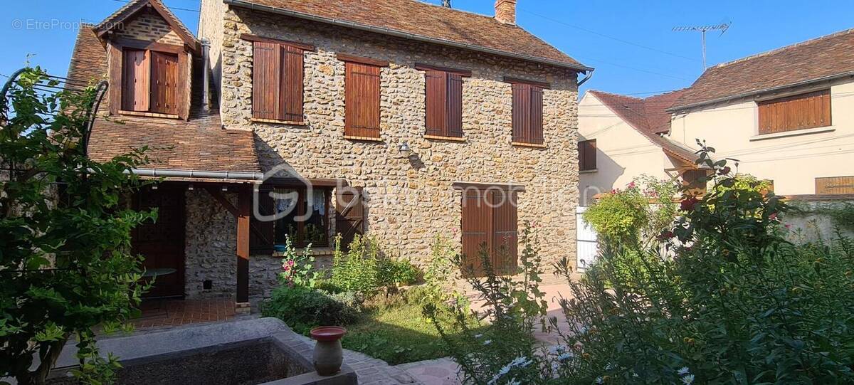 Maison à MAROLLES-EN-HUREPOIX