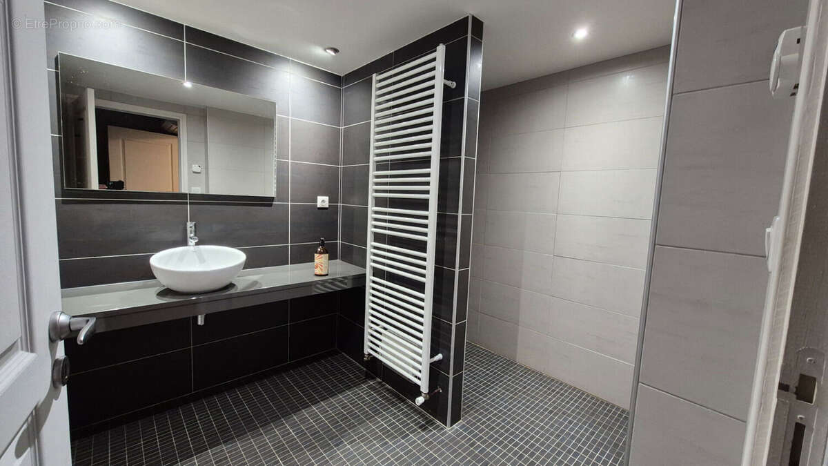 Maison à ENTRAYGUES-SUR-TRUYERE