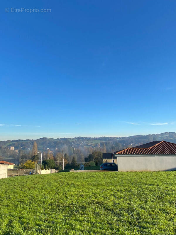 Terrain à AIXE-SUR-VIENNE