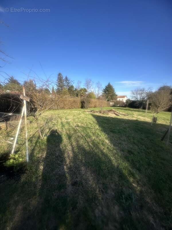 Terrain à CHUZELLES