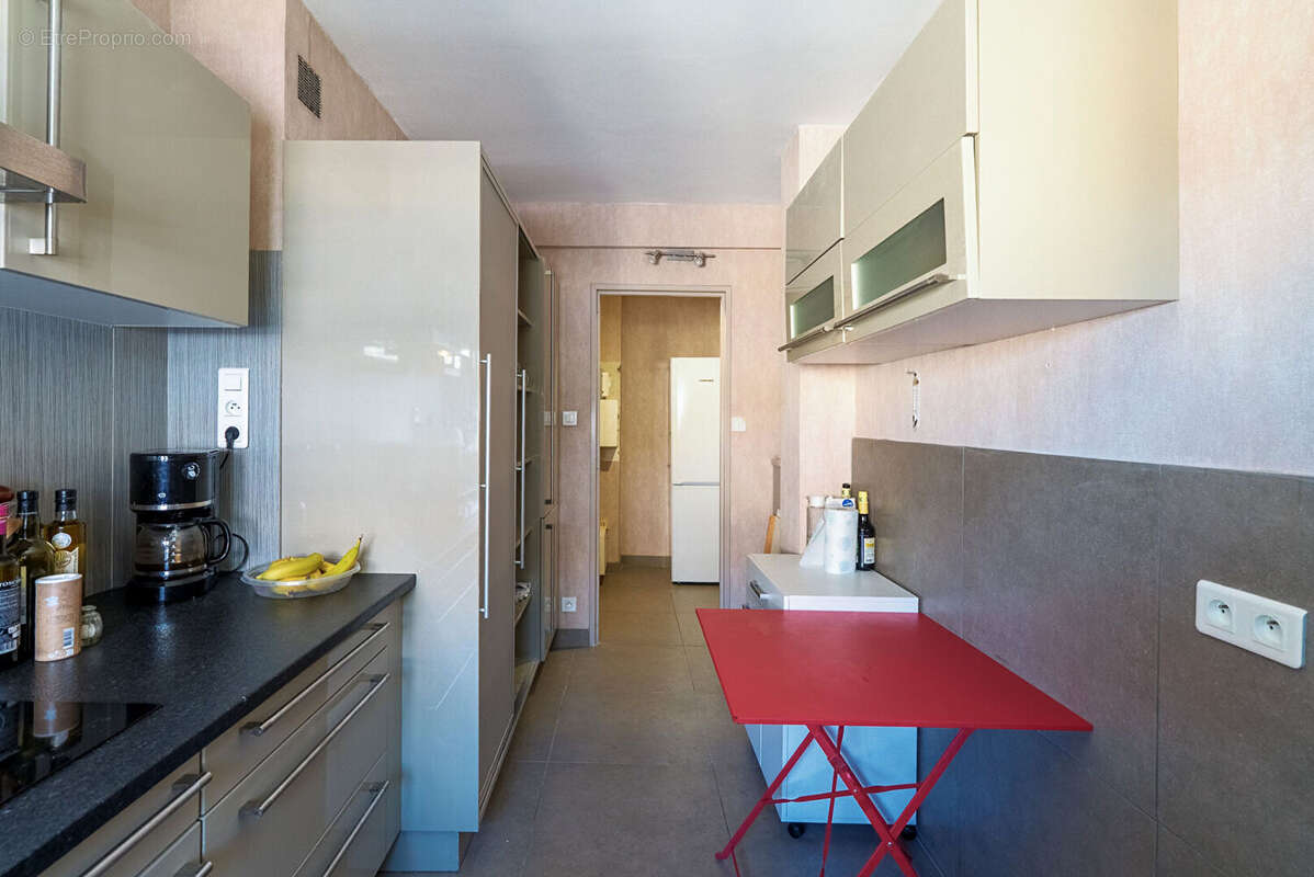 CARCASSONNE - DAVILLA Vaste Appartement T4 114m² (108m² Carrez) avec loggia, ascenseur, et place de parking couvert - photo 9
