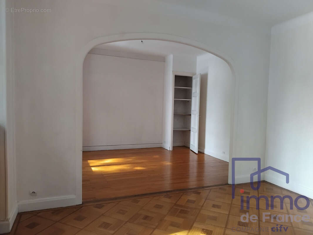 Appartement 69 m² à Saint-Etienne  - photo 4