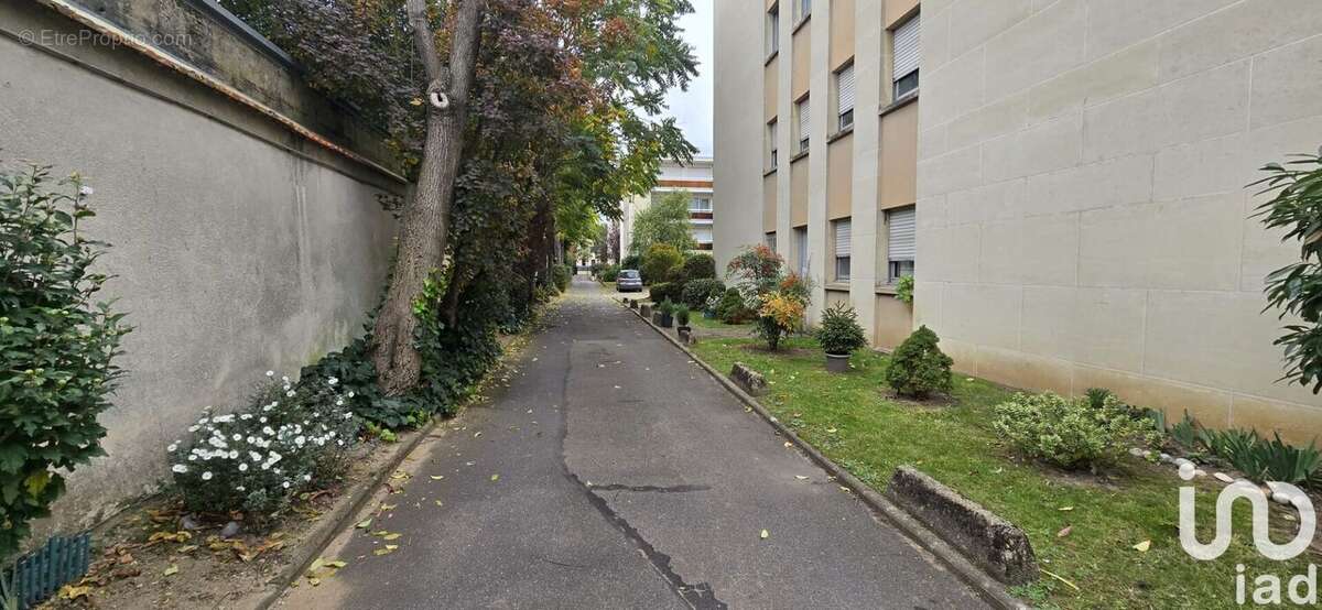 Photo 3 - Parking à SAINT-MAUR-DES-FOSSES