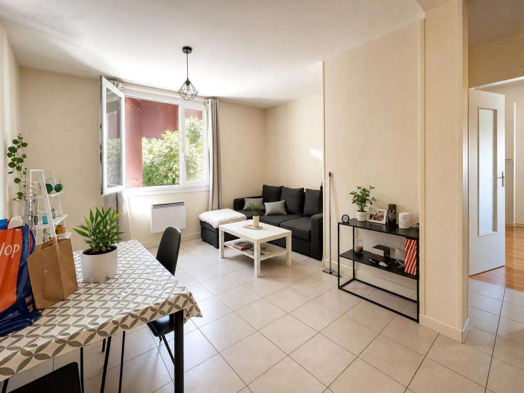 Appartement vendu loué séparé en 2 logements avec 2 locataires 7 - photo 3