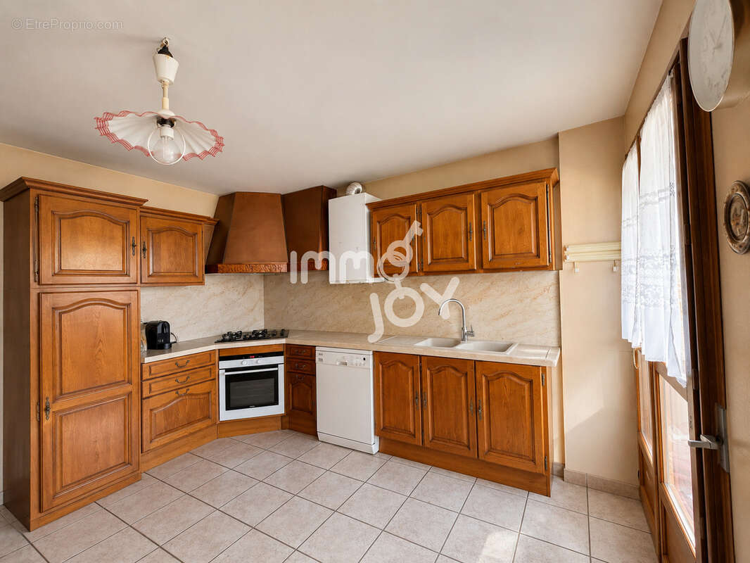 Appartement 5 pièces de 105 m2 à 2 minutes à pied de la mer et du port de Fréjus - photo 3