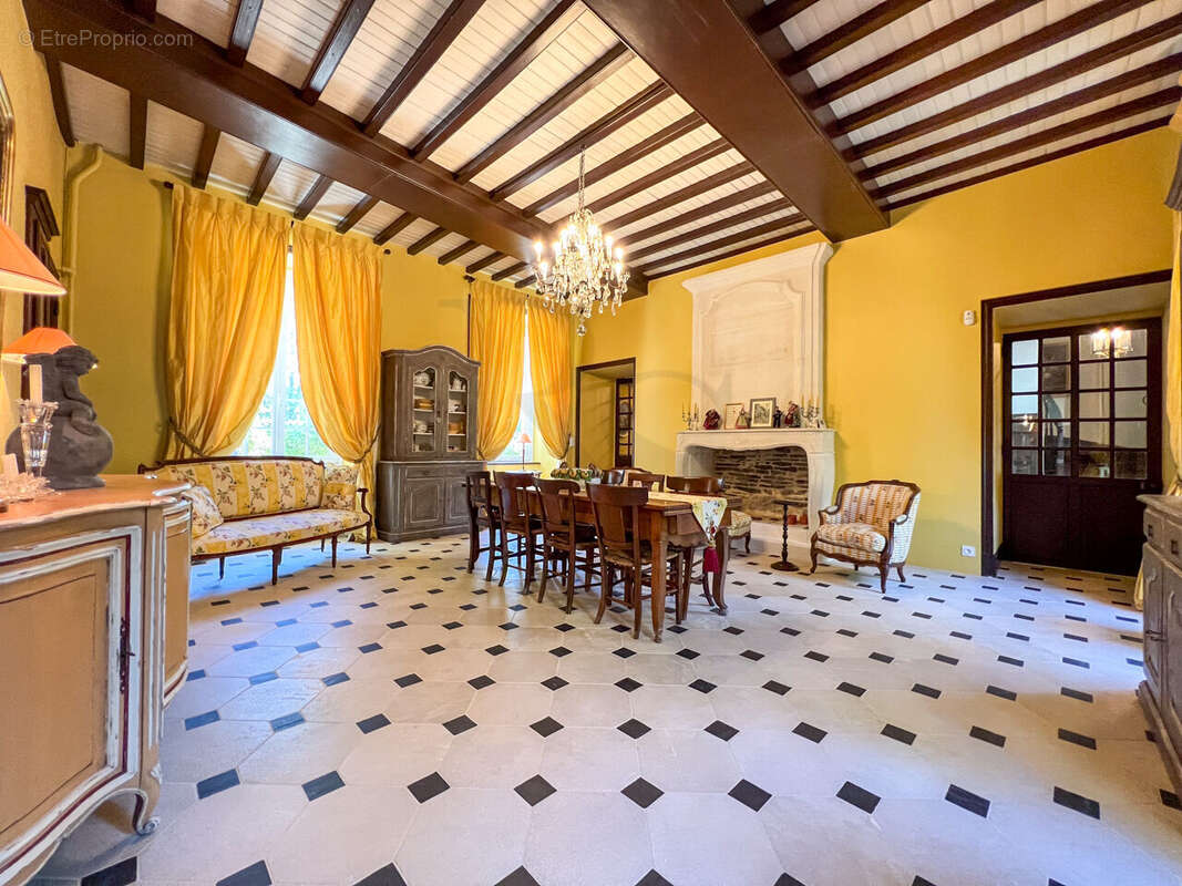 Maison à SAINT-PIERRE-DU-REGARD