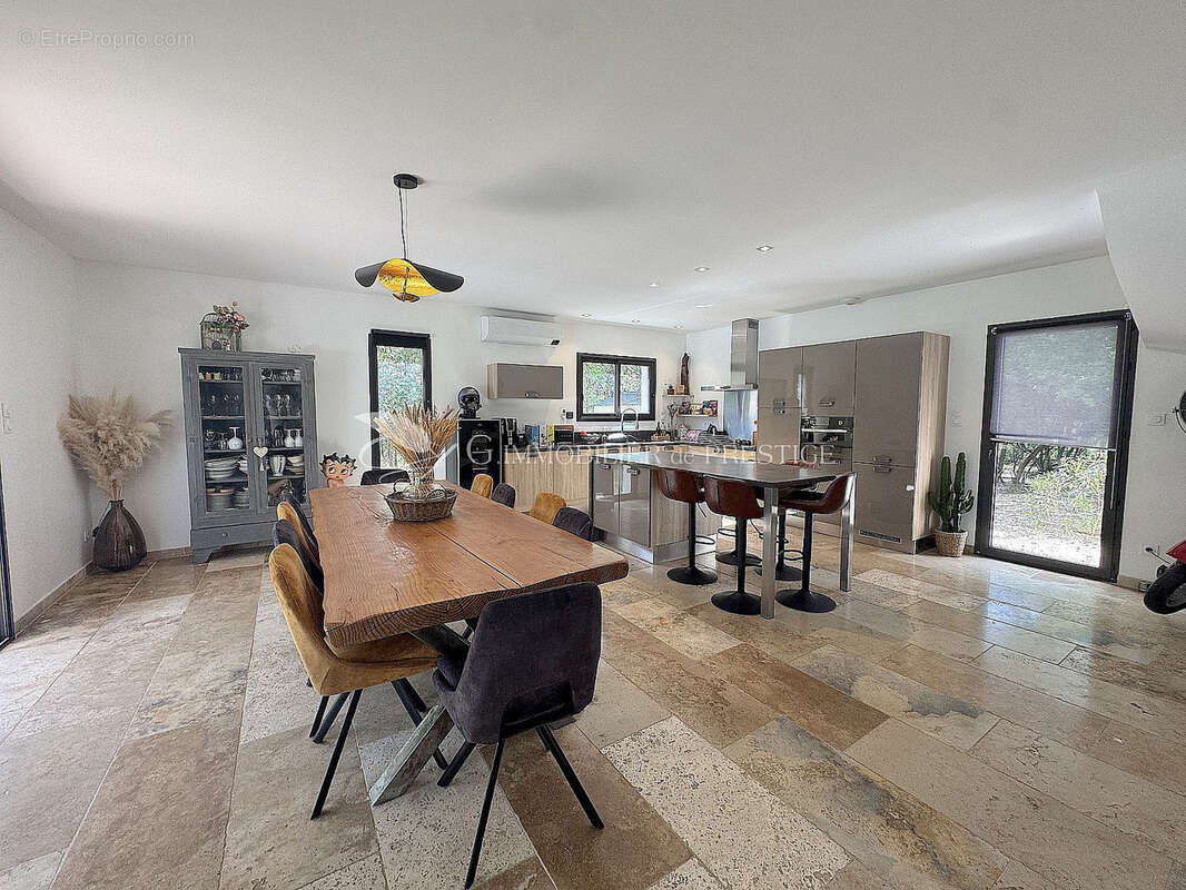 Maison à PERNES-LES-FONTAINES