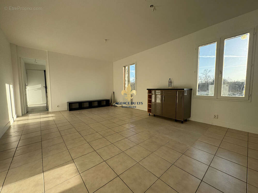 Appartement à LAMORLAYE