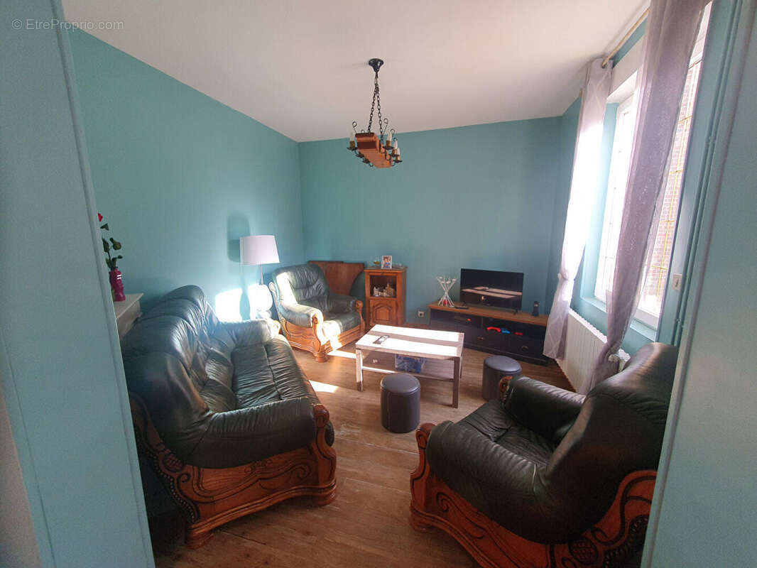 Maison à MONTESCOURT-LIZEROLLES