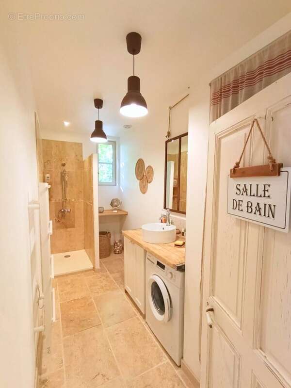 Appartement à LAUDUN-L&#039;ARDOISE