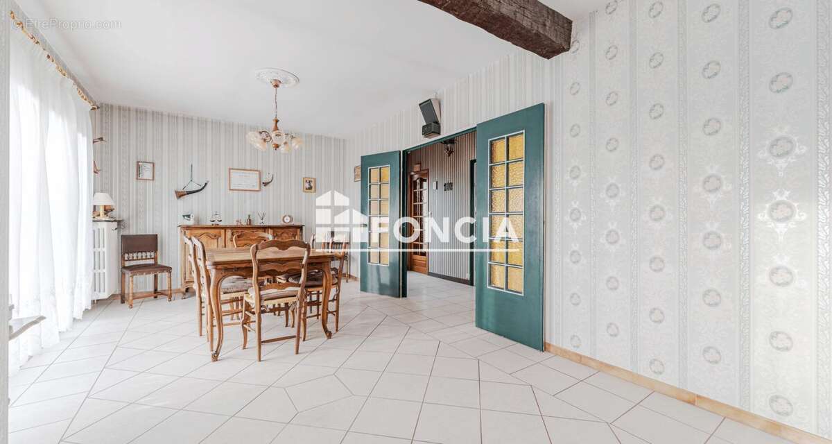 Maison à SAINT-CYR-SUR-LOIRE