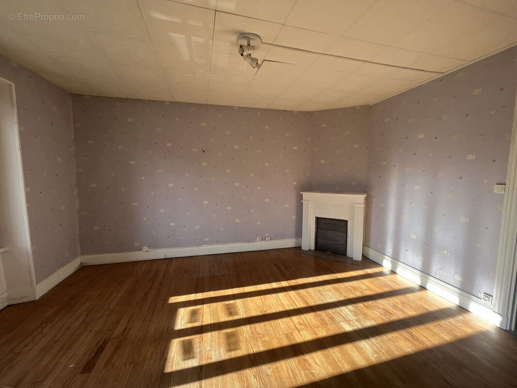 Appartement à EGLISENEUVE-D'ENTRAIGUES