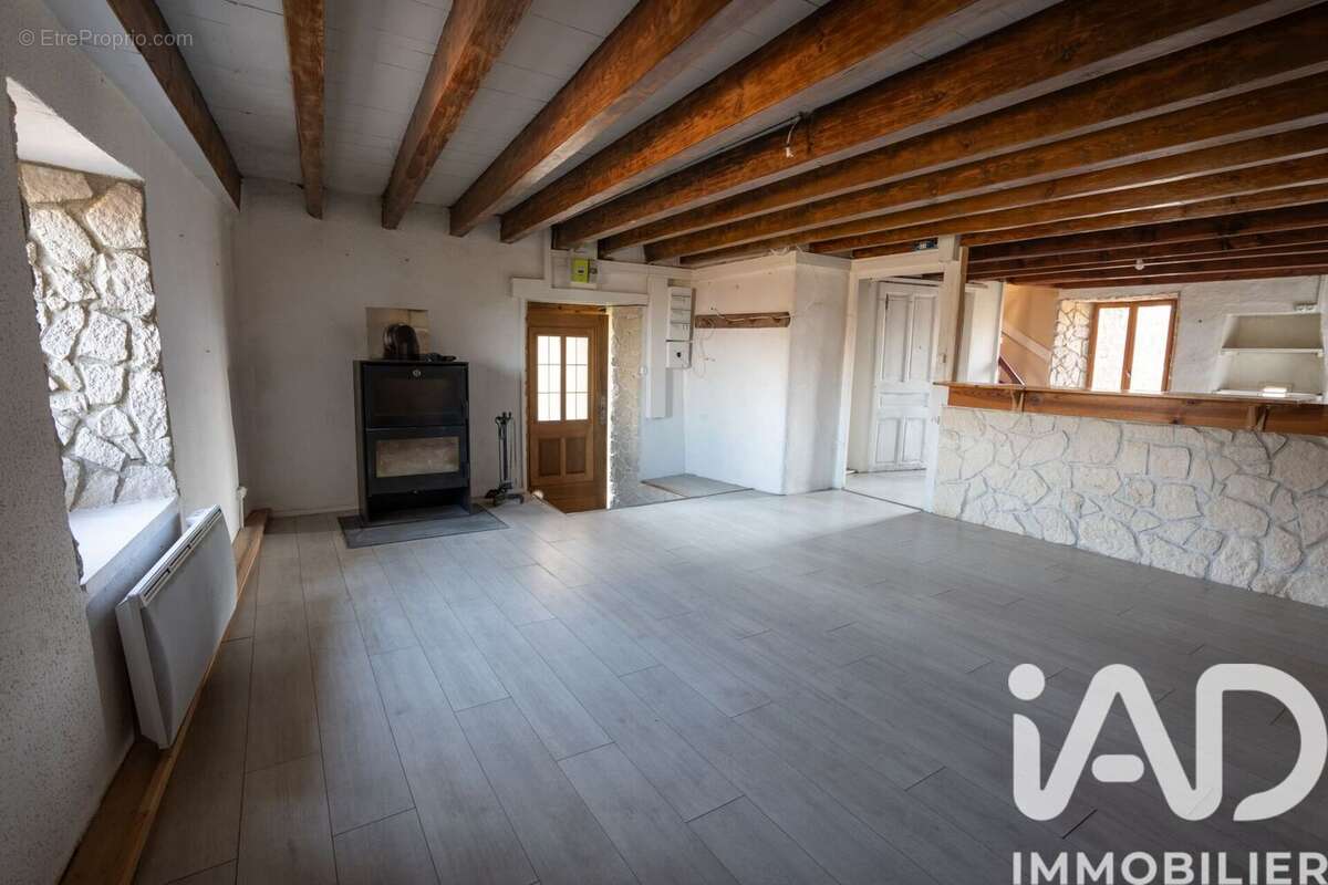 Maison 98 m² à Saint-Victor  - photo 6