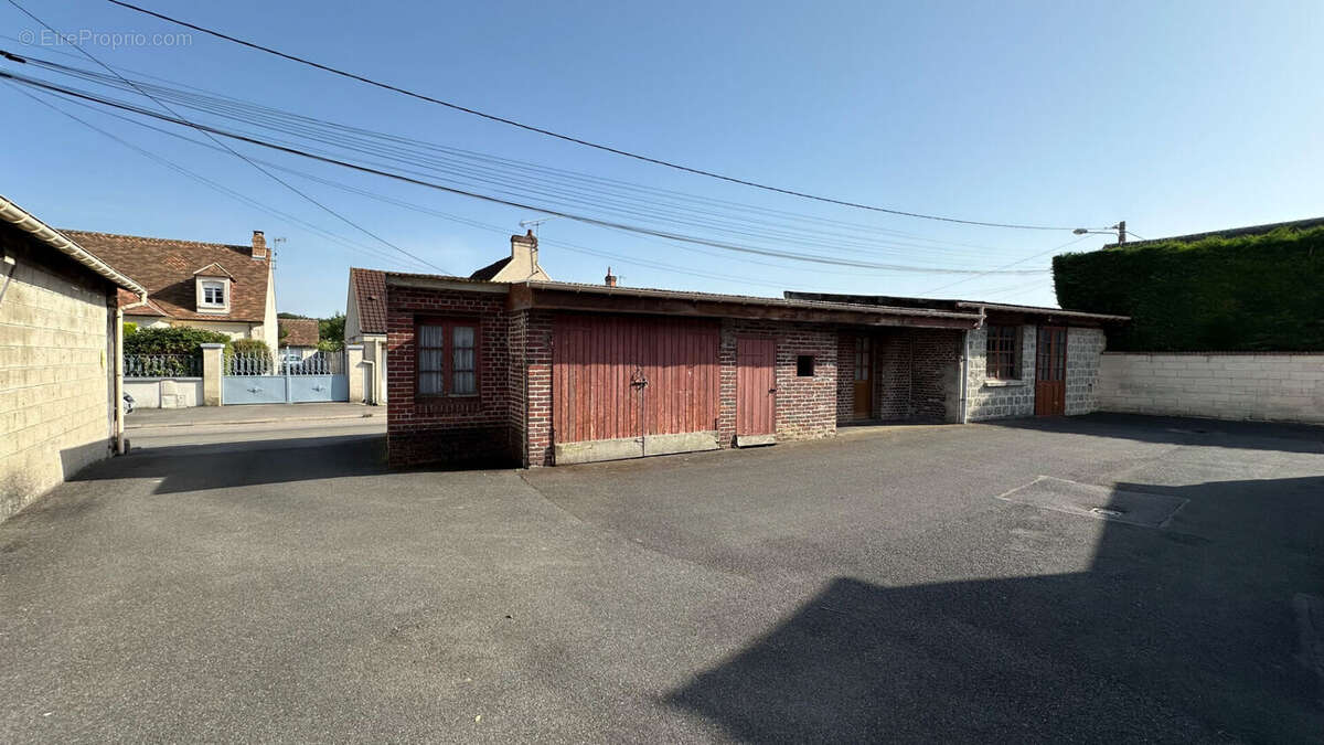 Immeuble à lacroix-saint-ouen - photo 4