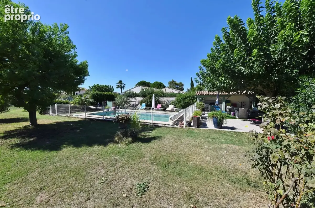 Charmante villa de plain-pied avec piscine et beau terrain arboré - photo 18