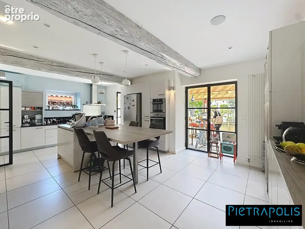 Maison 280 m² à Soucieu-En-Jarrest  - photo 9