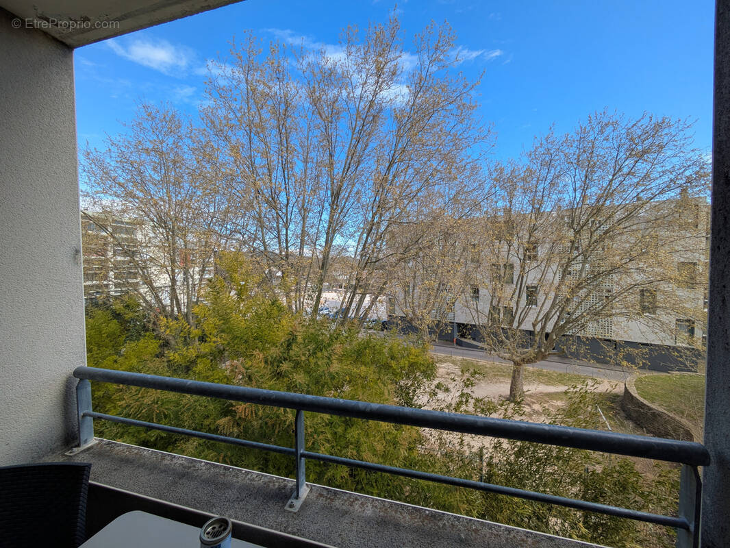 Appartement à BAGNOLS-SUR-CEZE