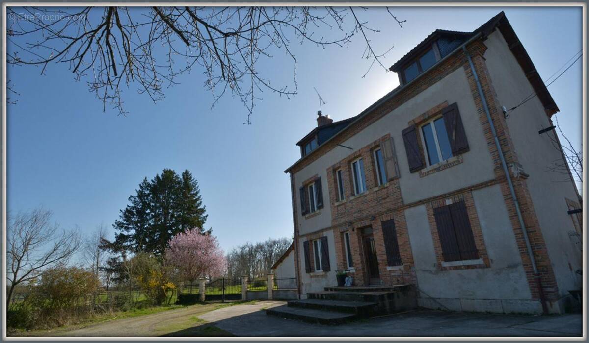Maison à CHEZAL-BENOIT