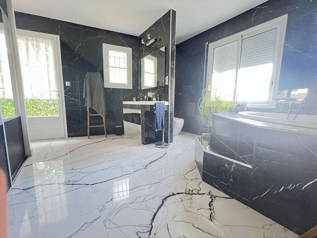 Maison à LES MATHES