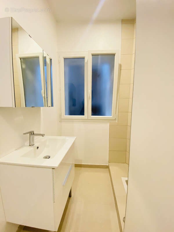 Appartement T1 rénové au 1er étage. - photo 4
