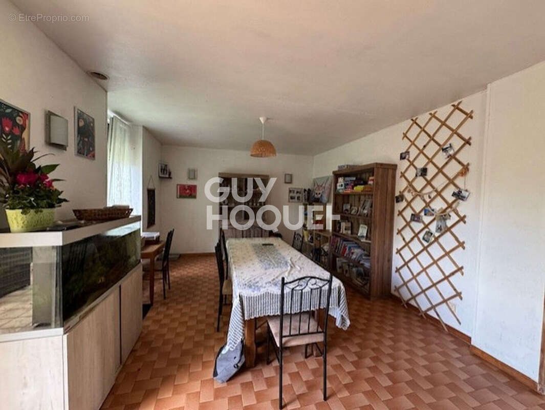 Maison à FAUX-FRESNAY