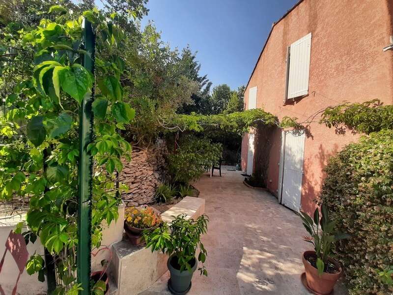 Maison à VENTABREN