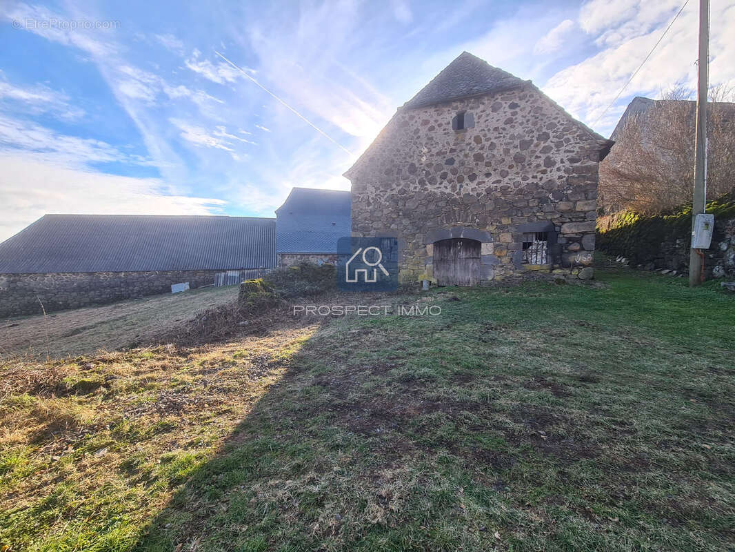 Grange à rénover avec vue sur l'Aubrac - photo 7
