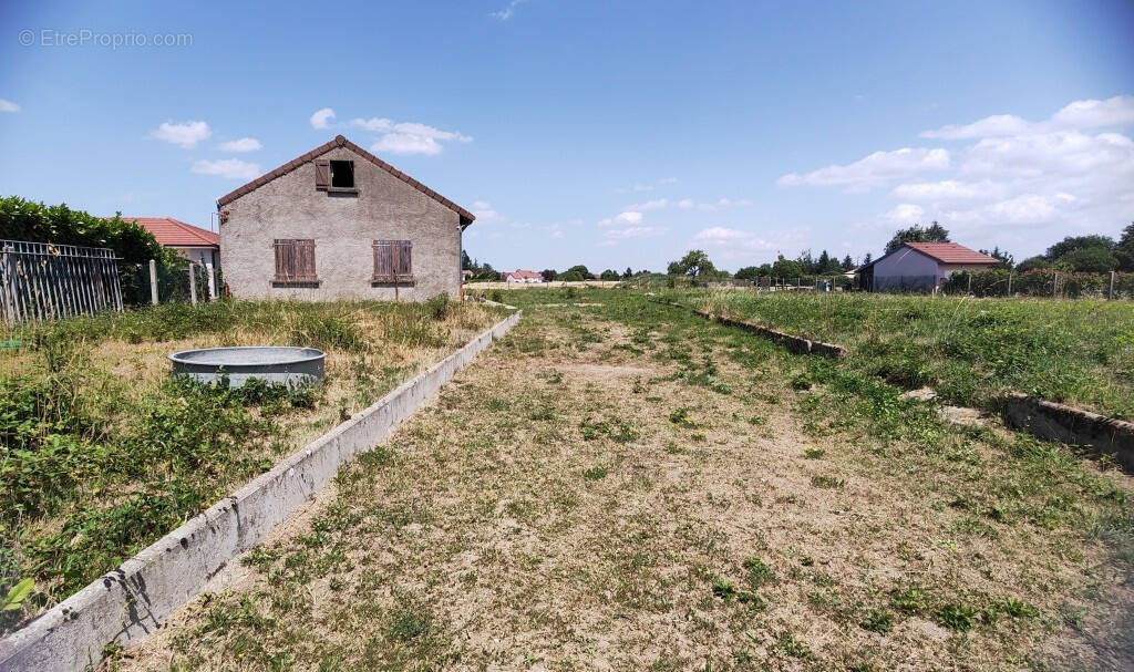 Terrain à VENDAT