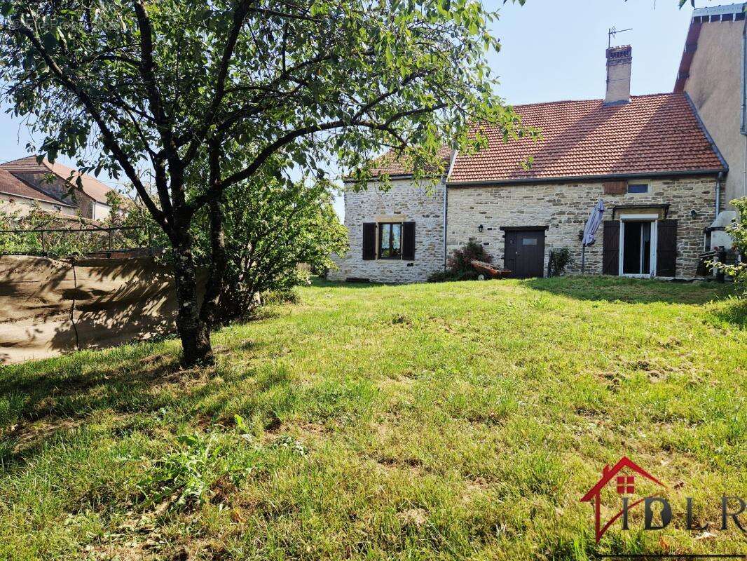 Maison à SAVIGNY