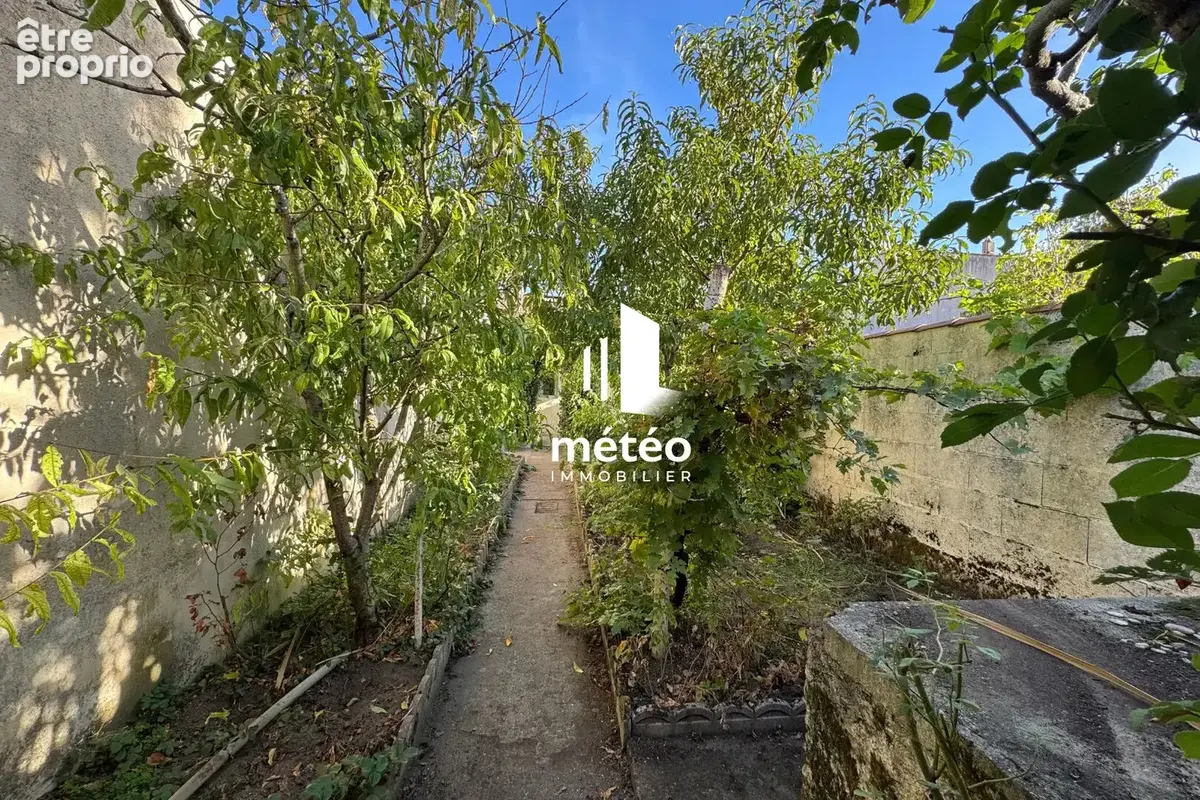 Charme de la pierre dans un quartier calme, proche du Carmel à Luçon - photo 8