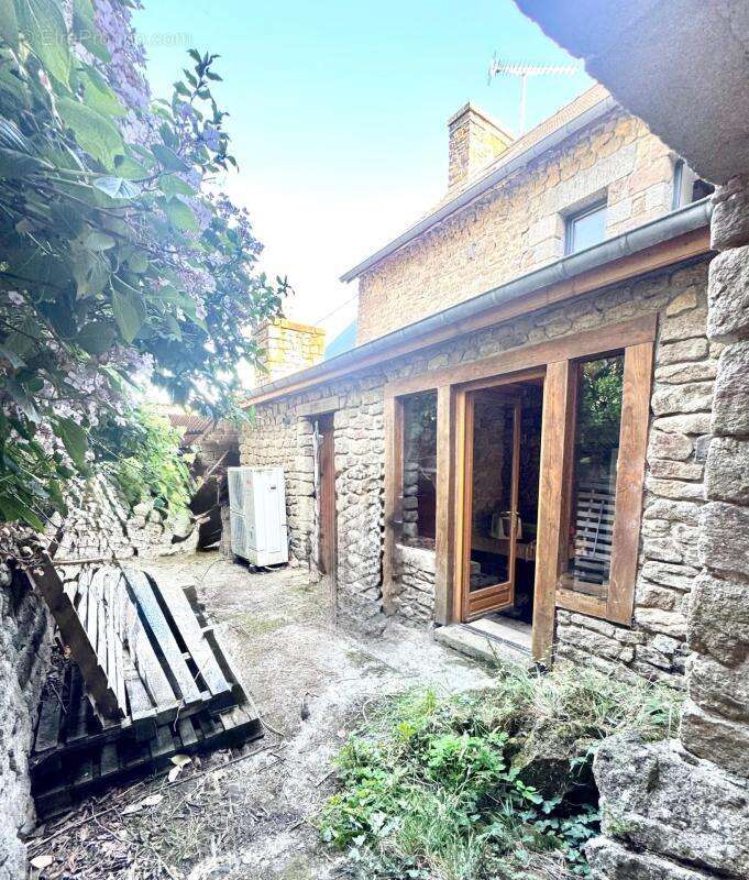 Maison à BAGUER-PICAN