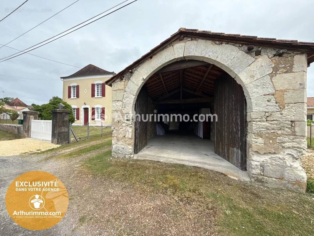 Maison à NEUVIC