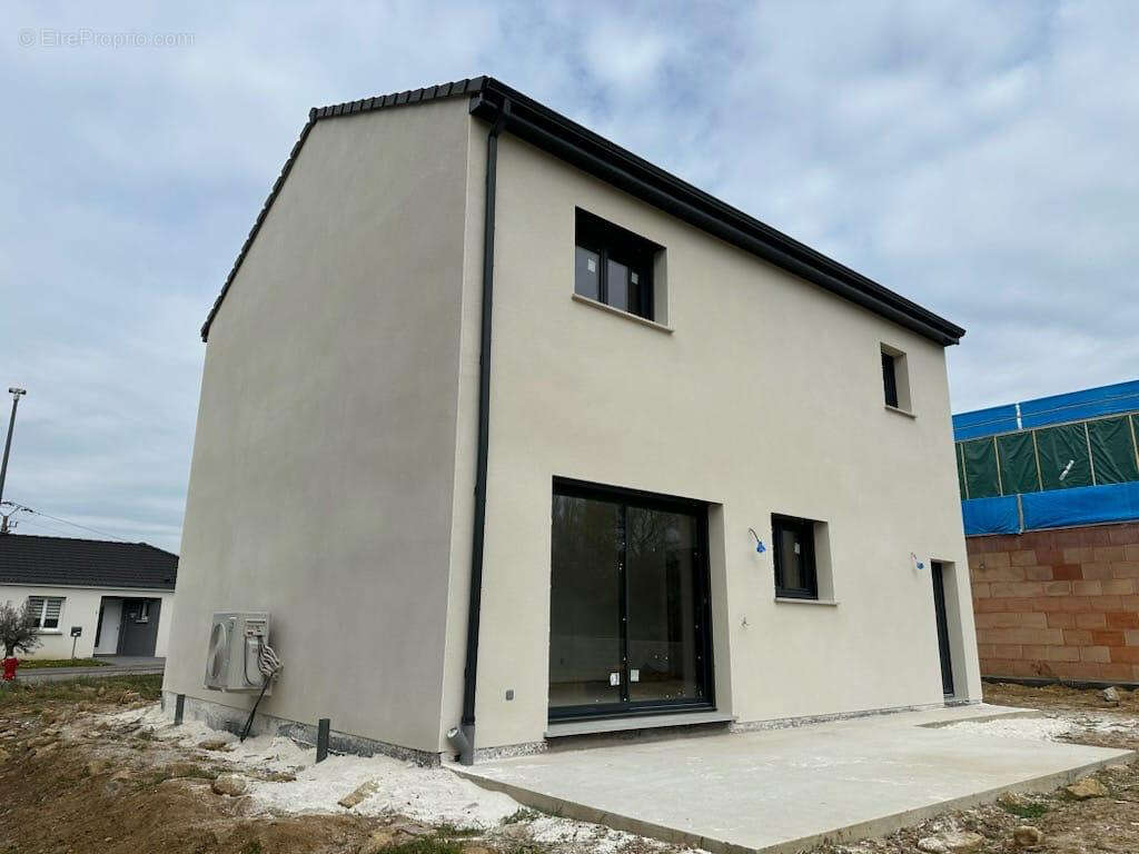 Maison à AUBOUE