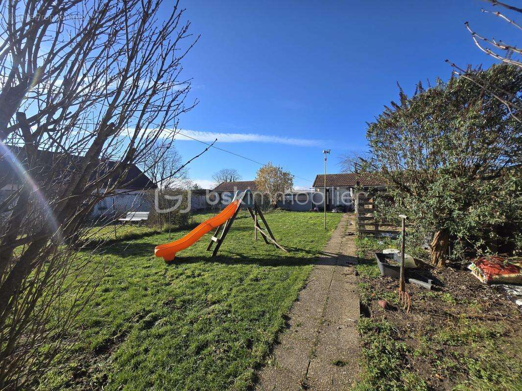 Maison à VARENNES-VAUZELLES