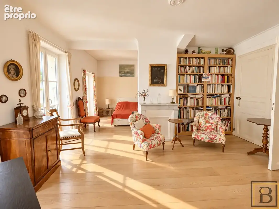 Vie citadine et confort pour ce généreux 4 pièces de 140 m2 - photo 5