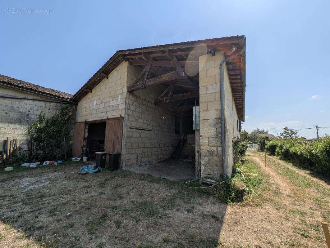 GENISSAC maison 38 m² + dépendance 97 m² – 95 000 € - photo 3