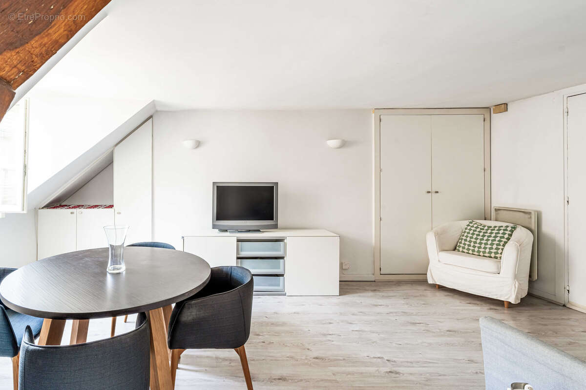 Appartement à PARIS-8E