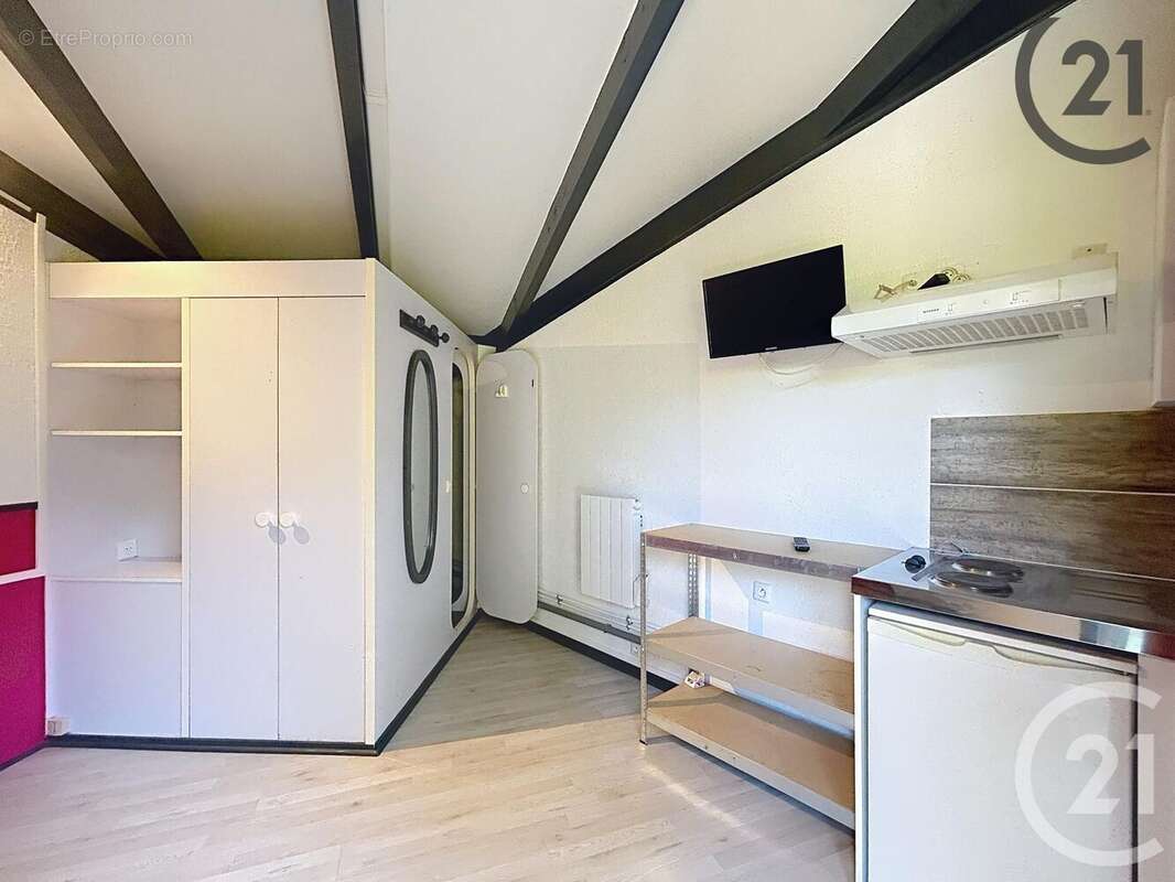 Autre à ESCOLIVES-SAINTE-CAMILLE