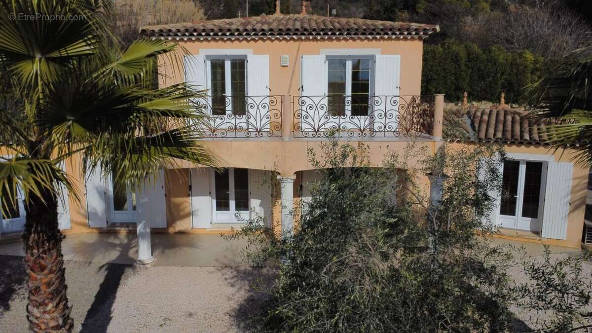 Nouveaute neoprovencale 5 p -157 m2 sur 1500 m2 de terrain- - photo 3