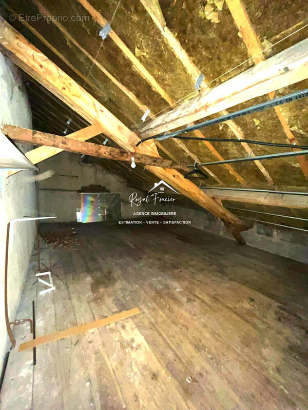 Grenier (maison) - Maison à BUXEUIL