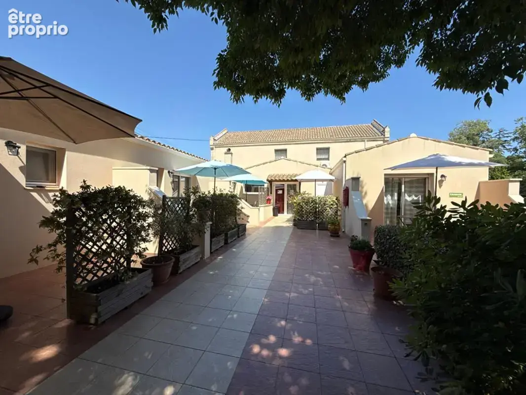 Domaine de caractère avec gîtes, chambres d'hôtes et parc de 1,7 hectare à Vias - photo 9