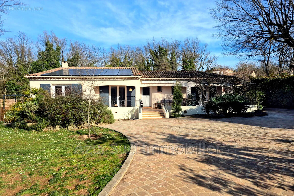 Maison à SAINT-CEZAIRE-SUR-SIAGNE