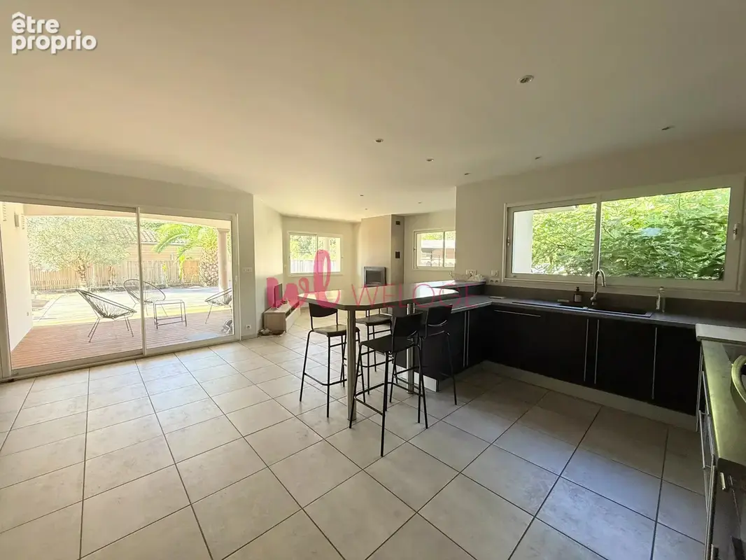 MAGESCQ — Maison contemporaine de plain-pied 125 m², piscine, pool house et double garage - photo 4