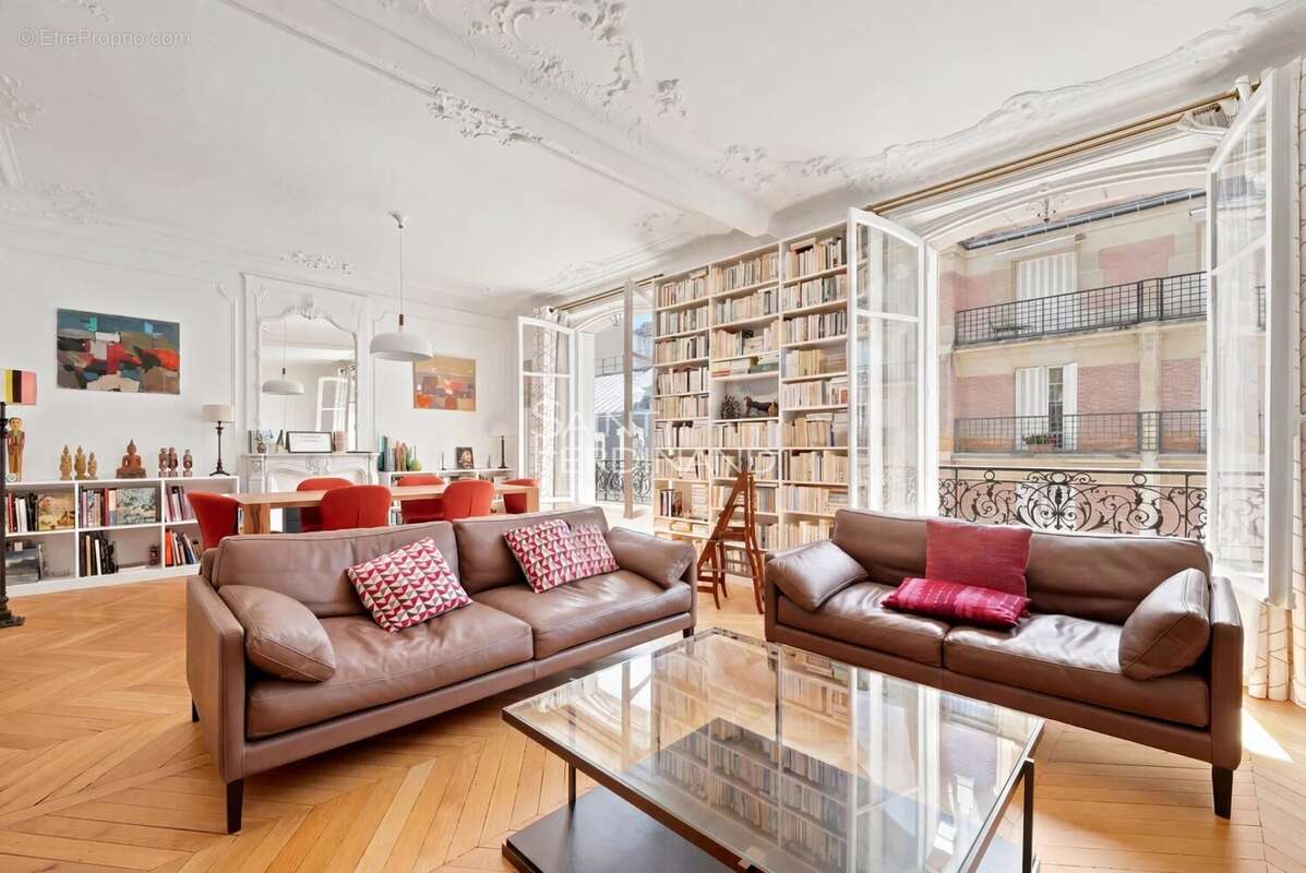 Appartement à PARIS-17E