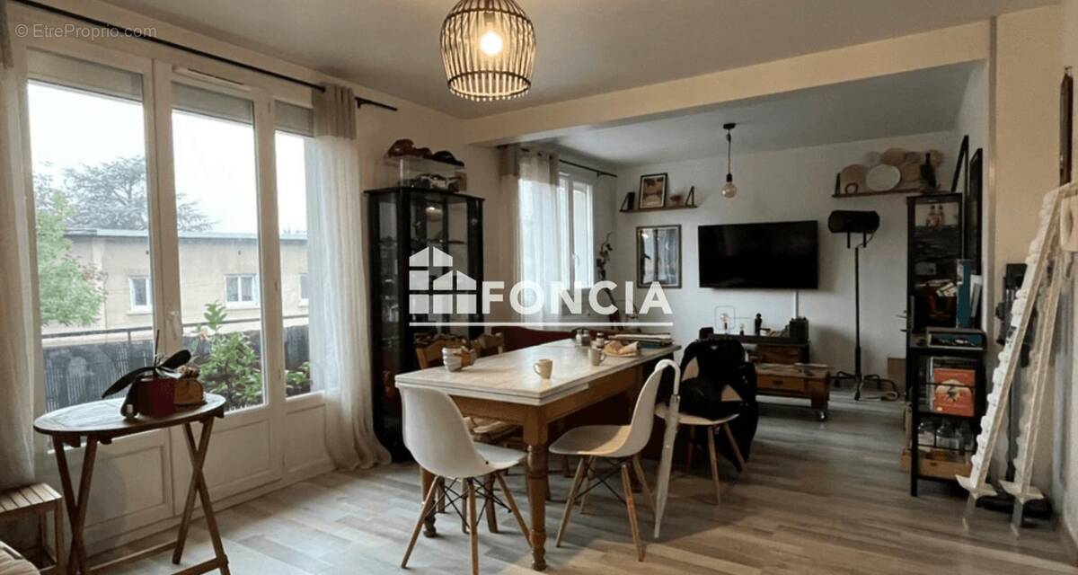 Grand charran- t3- balcon - photo 1