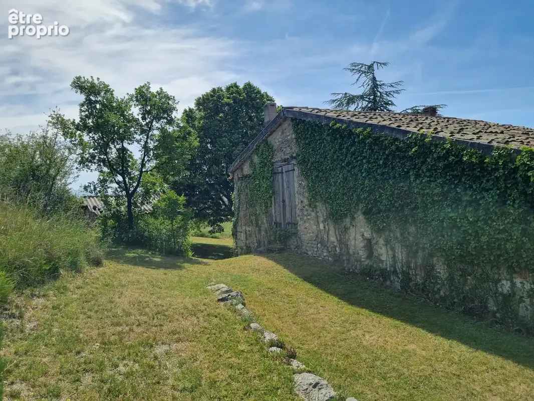 Maison ancienne à rénover sur 30 hectares environ - photo 15